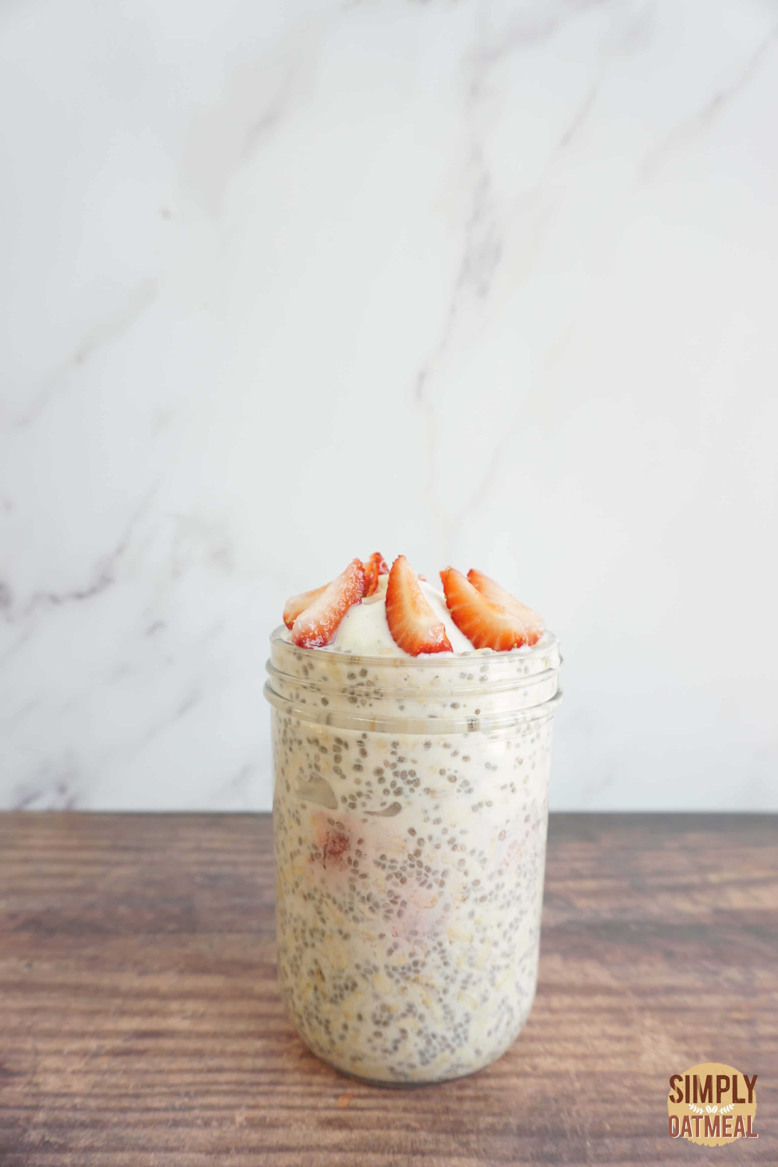 Vanilla Strawberry Overnight Oats: Your Healthy Meal Prep Breakfast